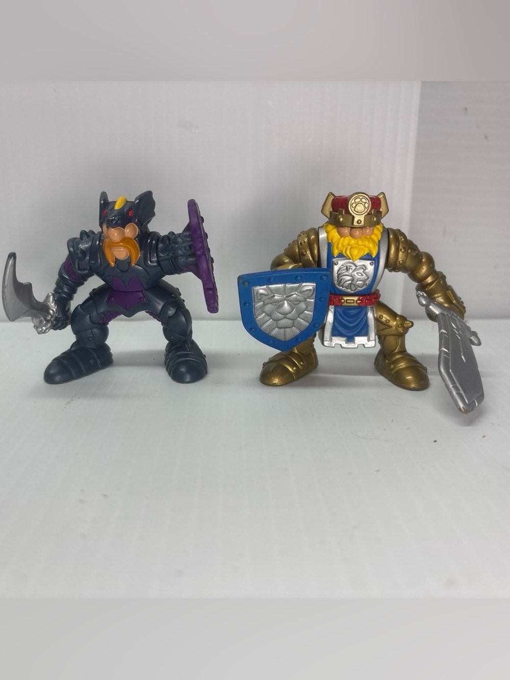 Vintage Fisher Price Great Adventures Figures Lot Of 2 Knights , Gold Blue 1999
